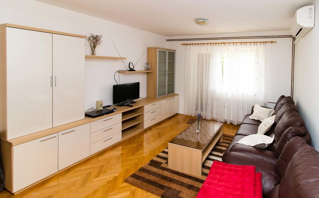 Apartment Peran ชิเบนิก ภายนอก รูปภาพ
